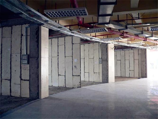 昆明福盛泰隔墙板厂家是集新型轻质节能墙体材料的生产,销售,安装